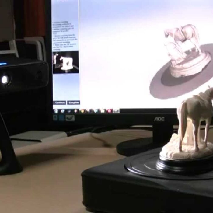 3D сканер Einscan S фото 2 Shining 3D 3D сканер Einscan S — настольный 3D-сканер, ракурс 2